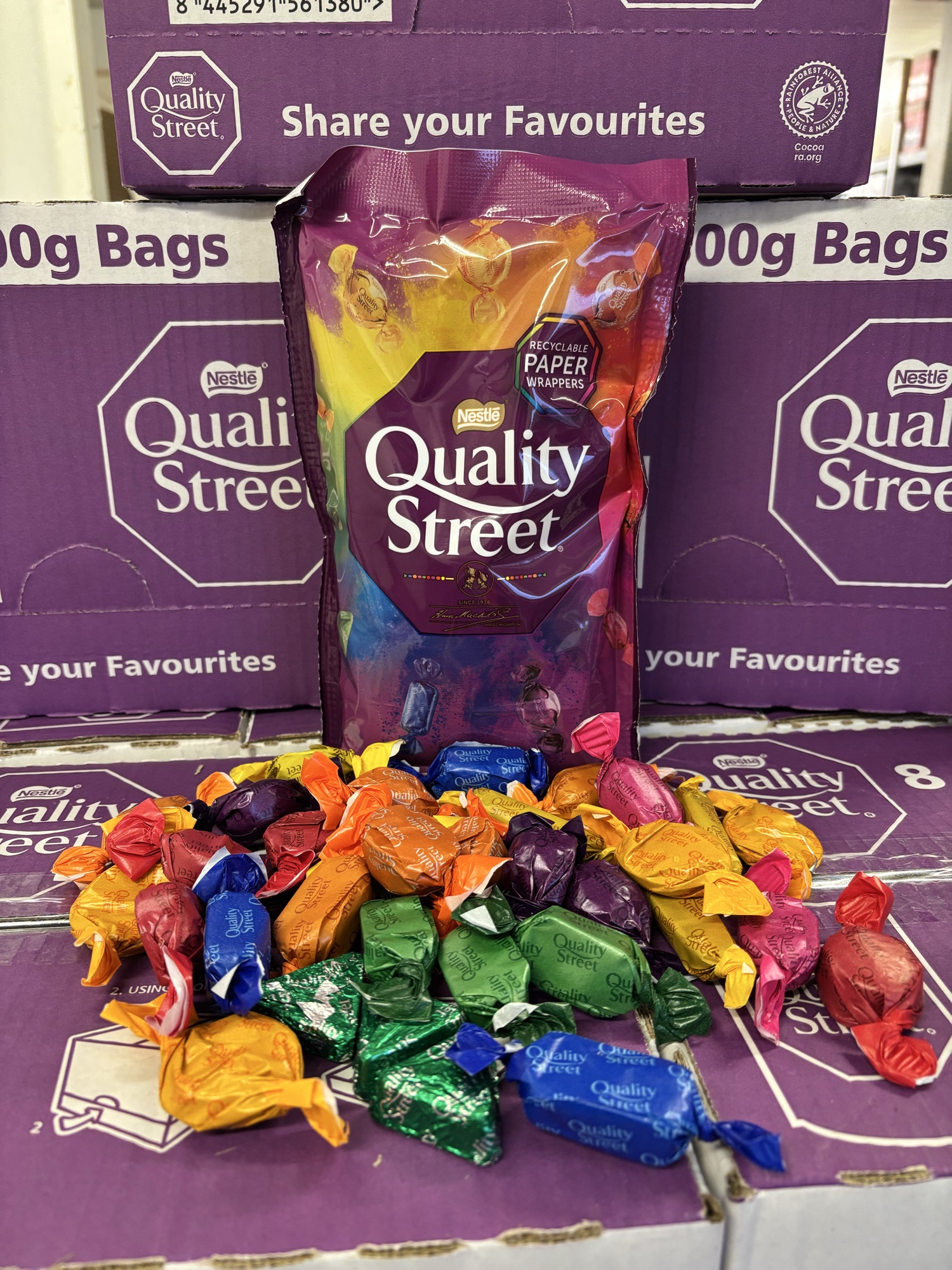 1 pose Quality Street